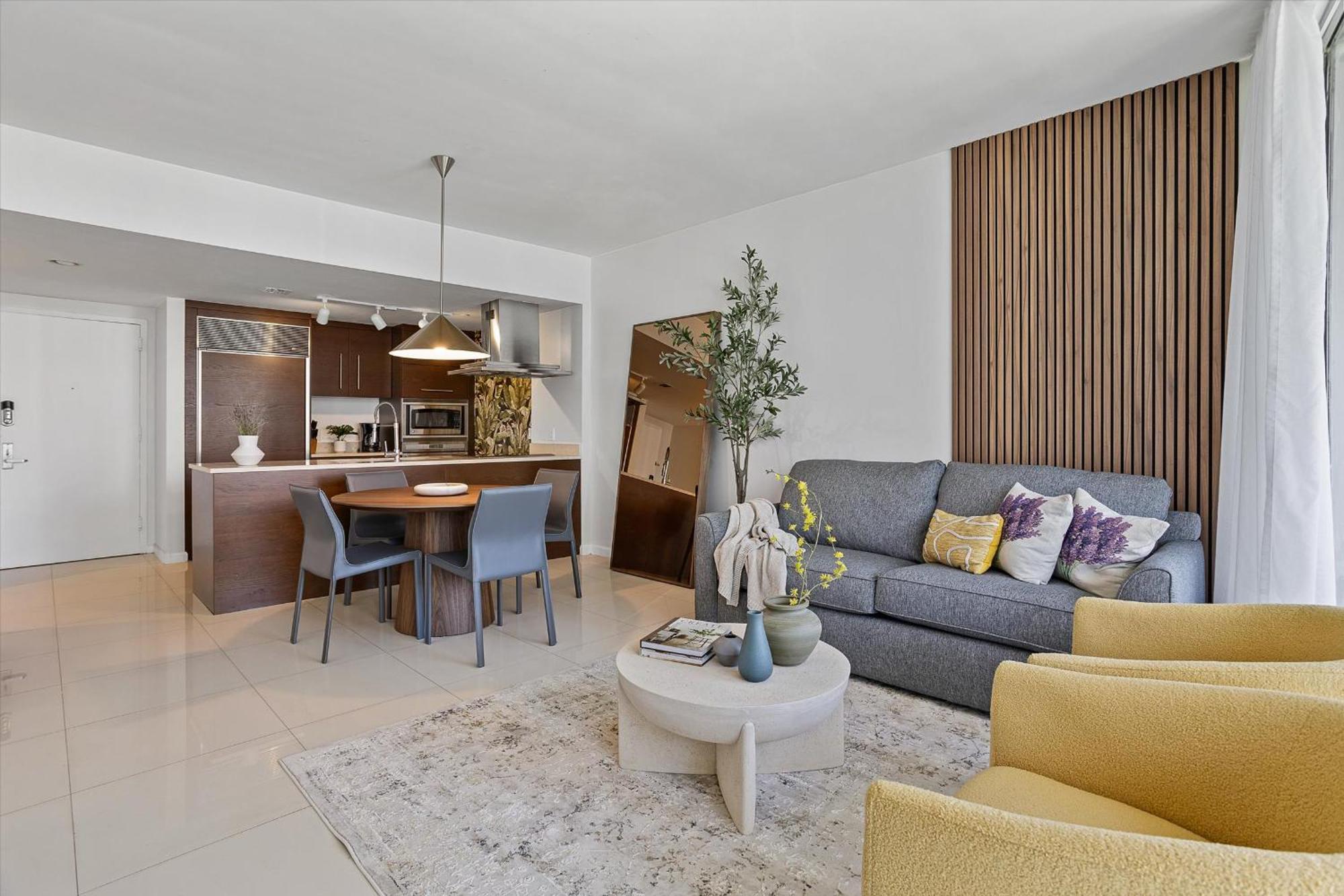 Large In W With Bay Views